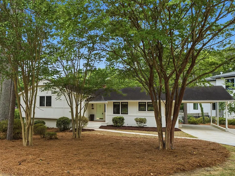 4901 Yadkin Dr