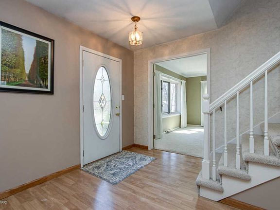 3rd image of 1969 Chateau Dr SW