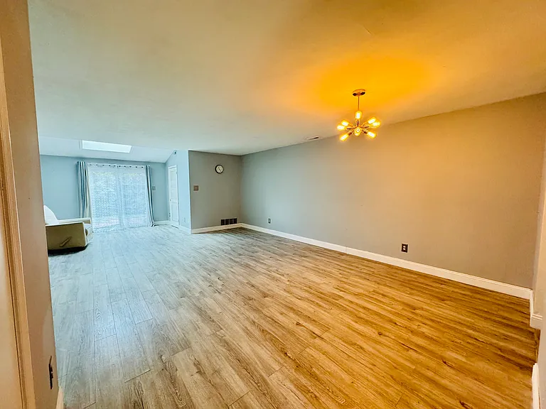 22 Wyckwood Ct — Photo 5