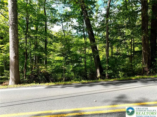 2 Molasses Rd, Bangor, PA 18013