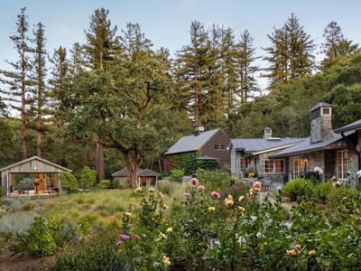 155 Grove Dr, Portola Valley, CA, 94028