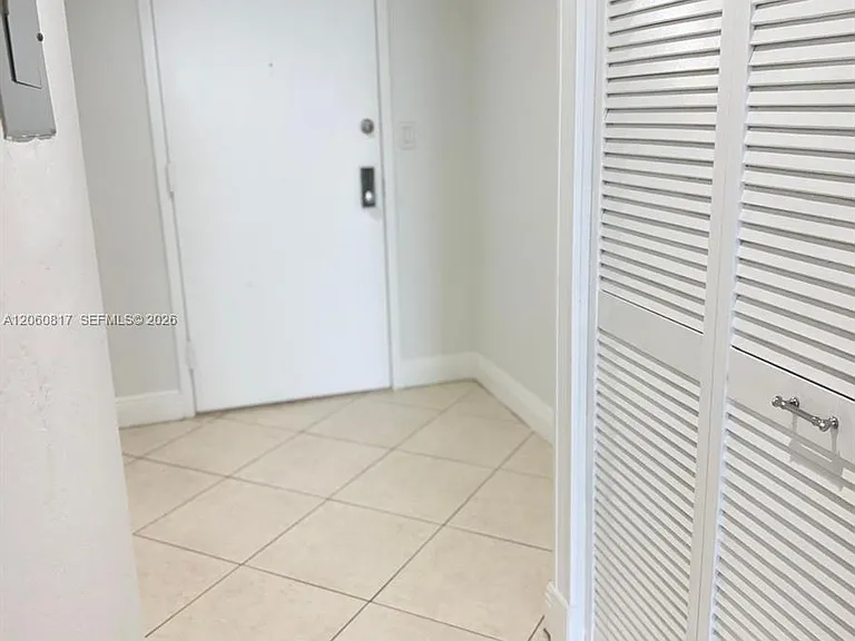 2625 Collins Ave #810 — Photo 27