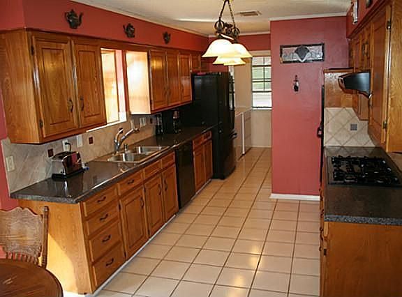 4th image of 4004 McClary Dr