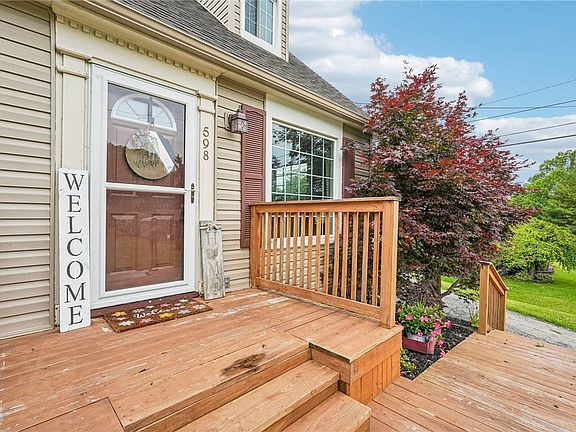3rd image of 598 Louise Dr