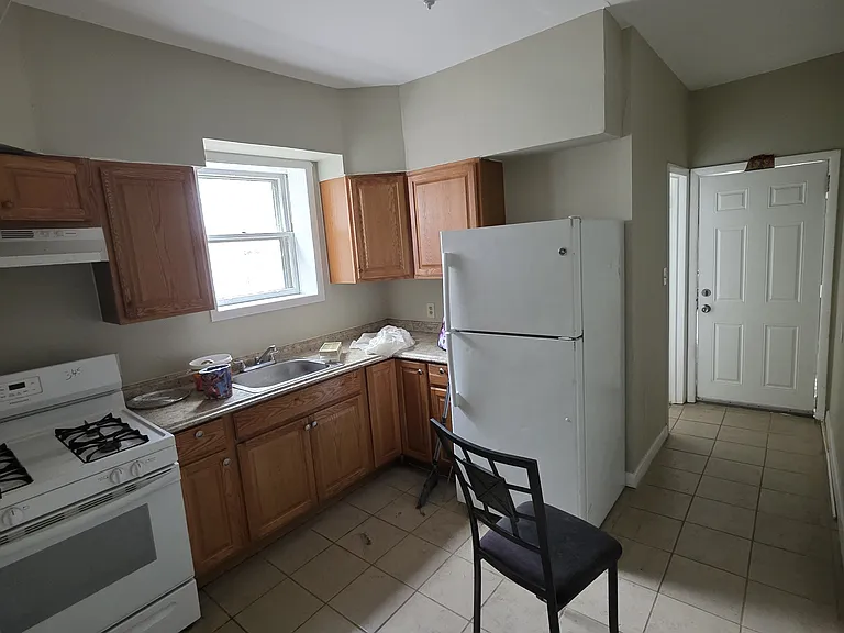 331 Elmer St #1 — Photo 5