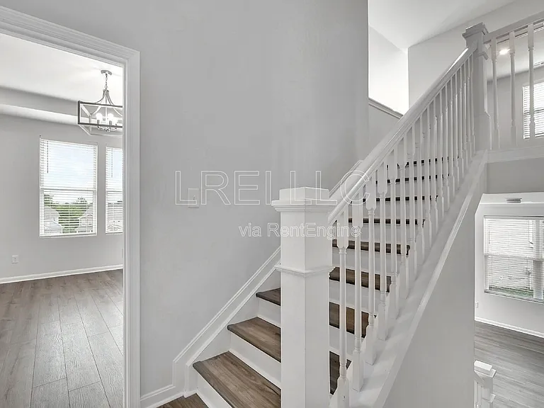 9211 Tamarack Grove Ln — Photo 5