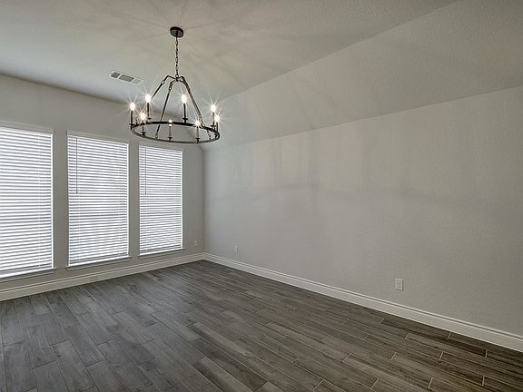 4th image of 2014 Saxonhill Drive