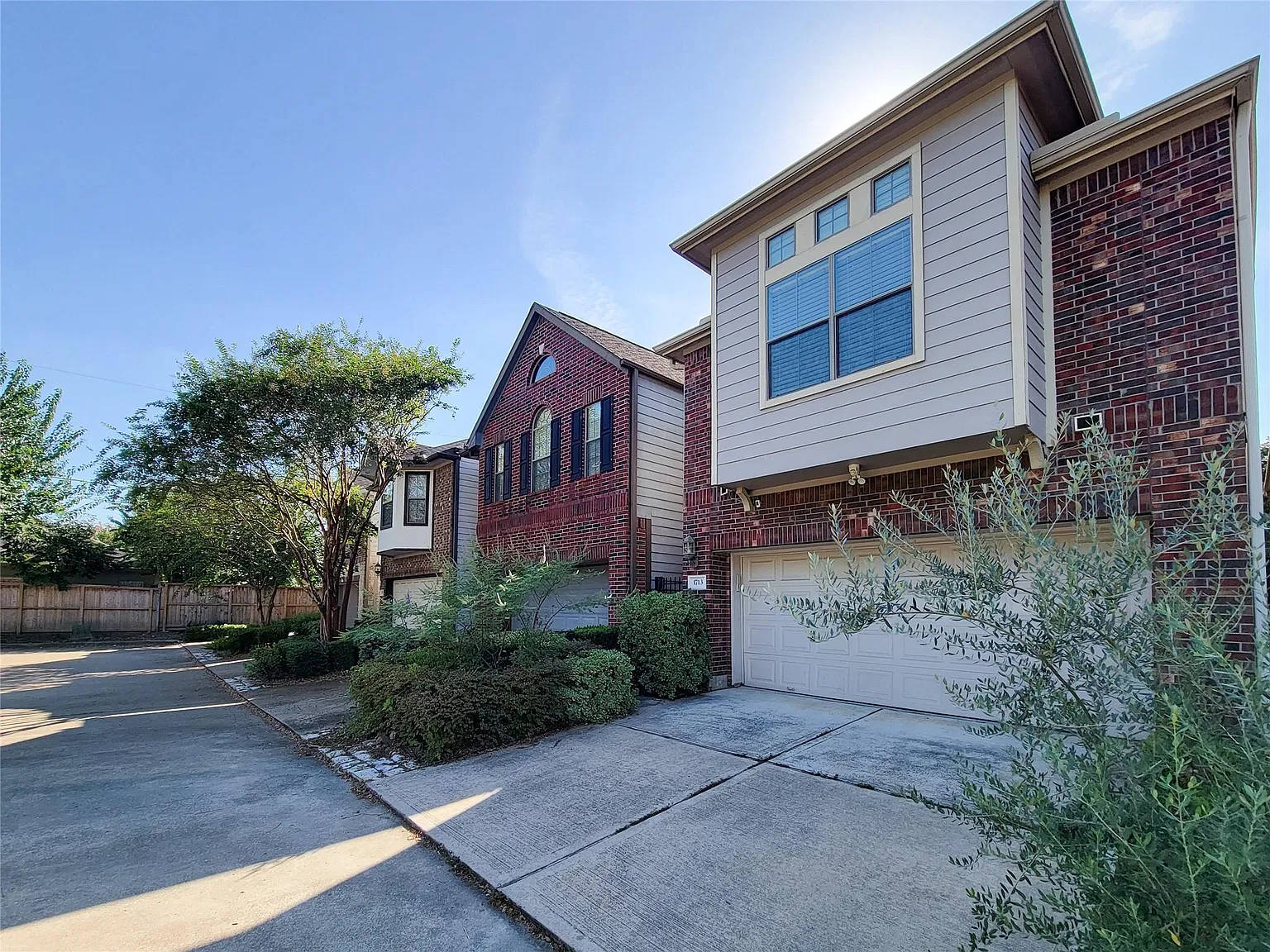 3 bed, 2.5 bath, 2450 sqft, $2,895 — Photo 3