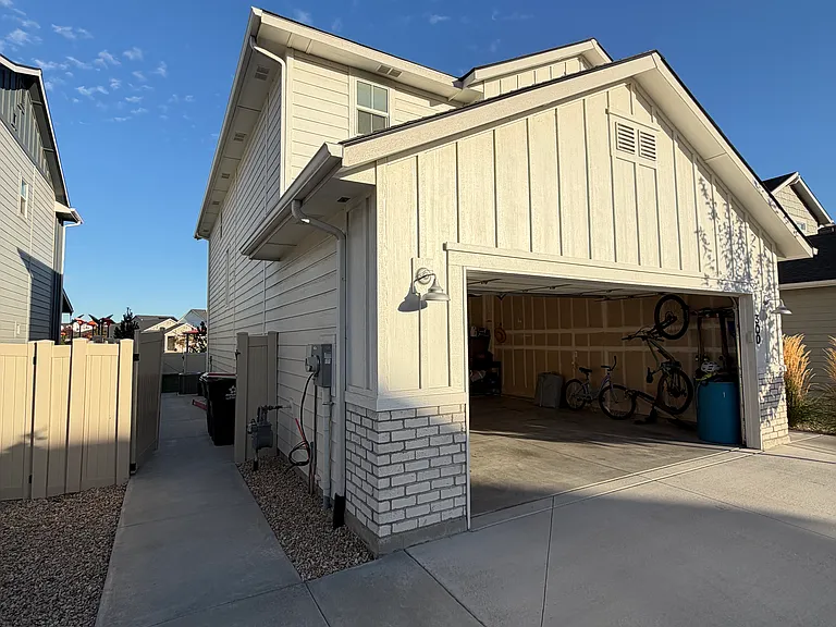 300 S Calf Creek Ave — Photo 3