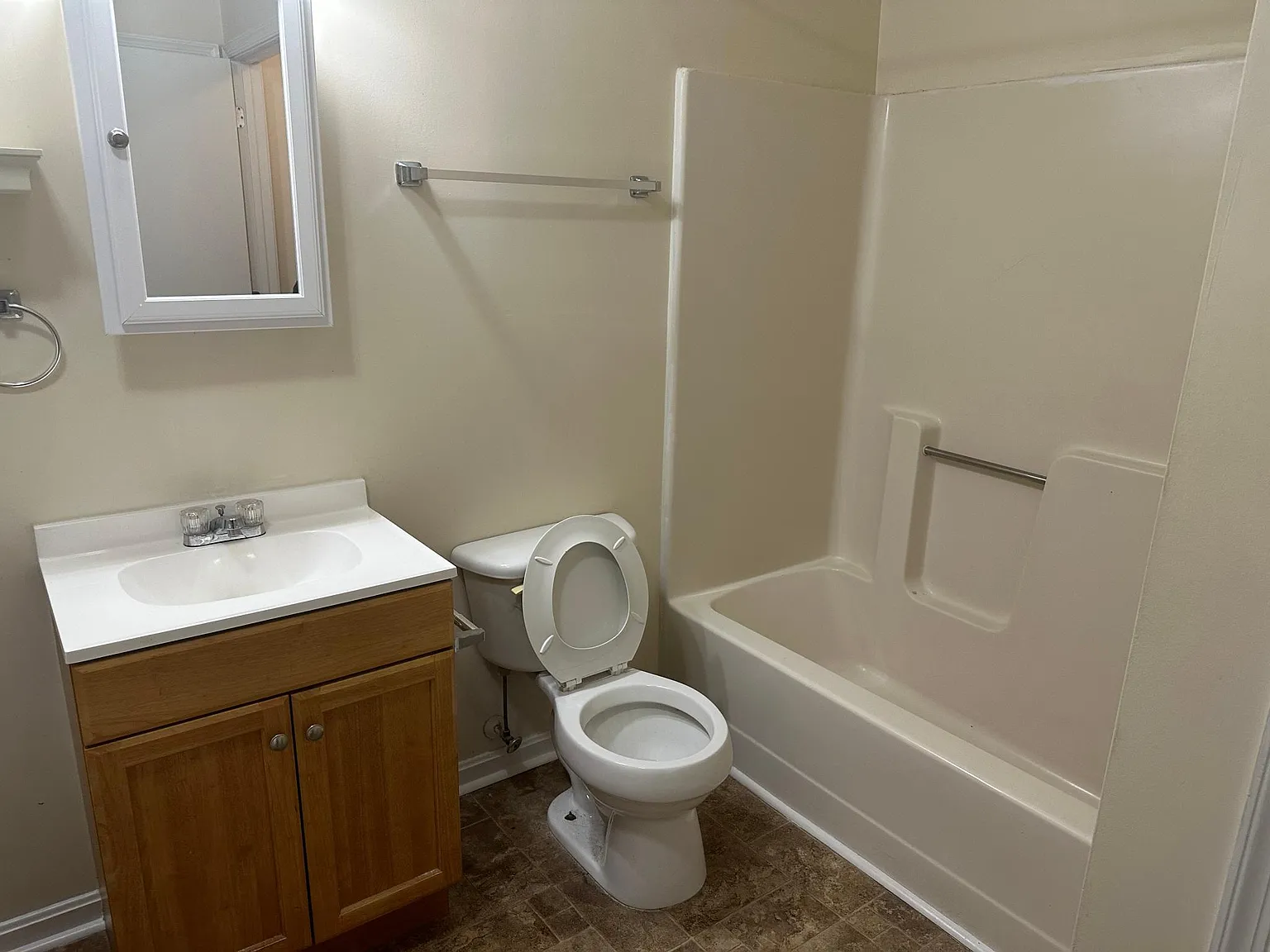 1 bed, 750 sqft, $950 — Photo 3