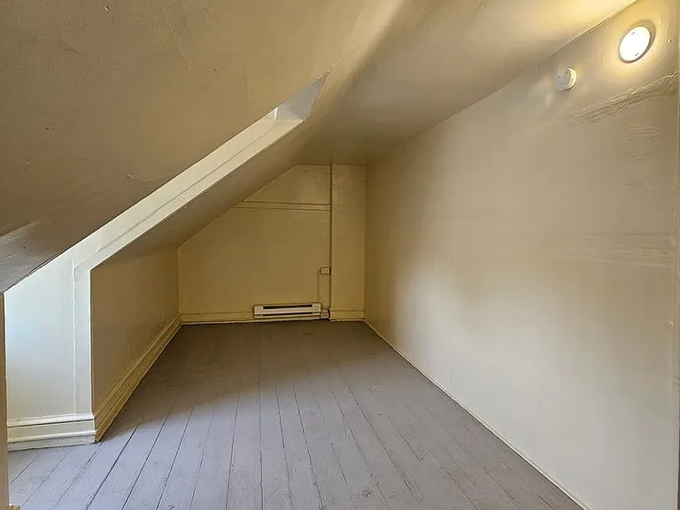 121 Laurel St — Photo 11