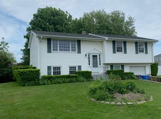 8 Pocono Rd, Middletown, RI 02842