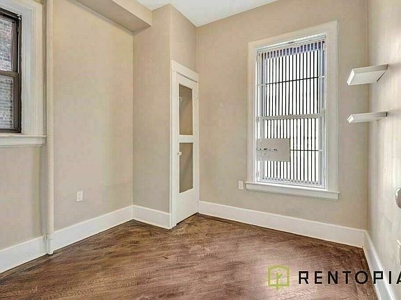 3rd image of 205 Saint James Pl #3V