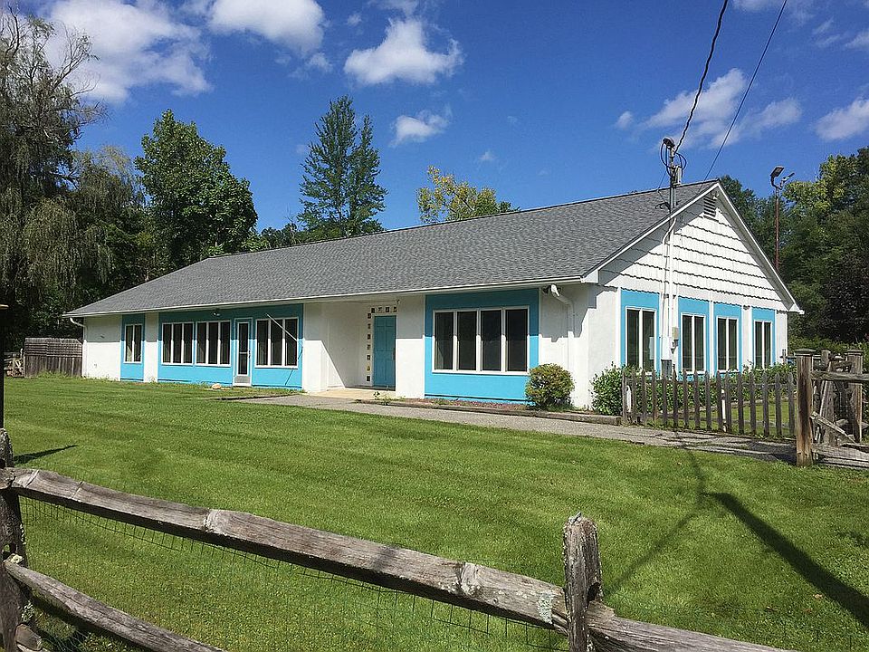 1st image of 4 Glenna Dr