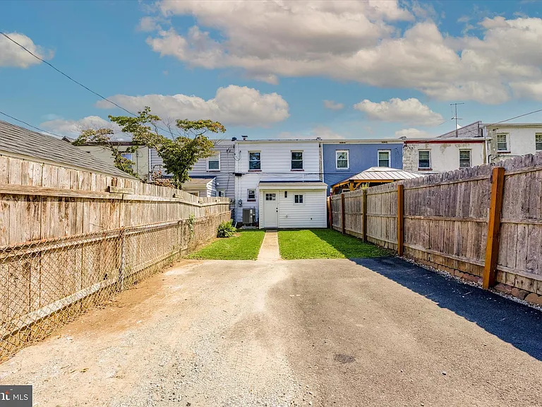 704 S Adams St — Photo 11