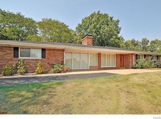 5 Lochhaven Ln, Ballwin, MO 63021