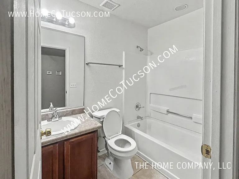 2755 E Liverpool Dr — Photo 12