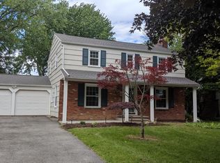 17 Green Hill Ln, Pittsford, NY