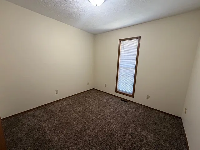 3 bed, 1.5 bath, 1350 sqft, $1,300 — Photo 15