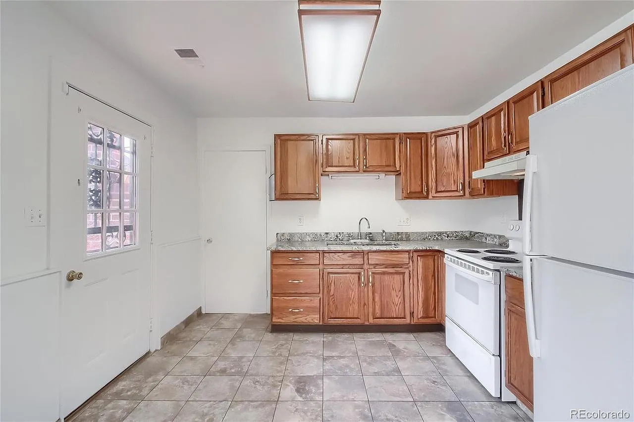 3 bed, 1107 sqft, $1,800 — Photo 3