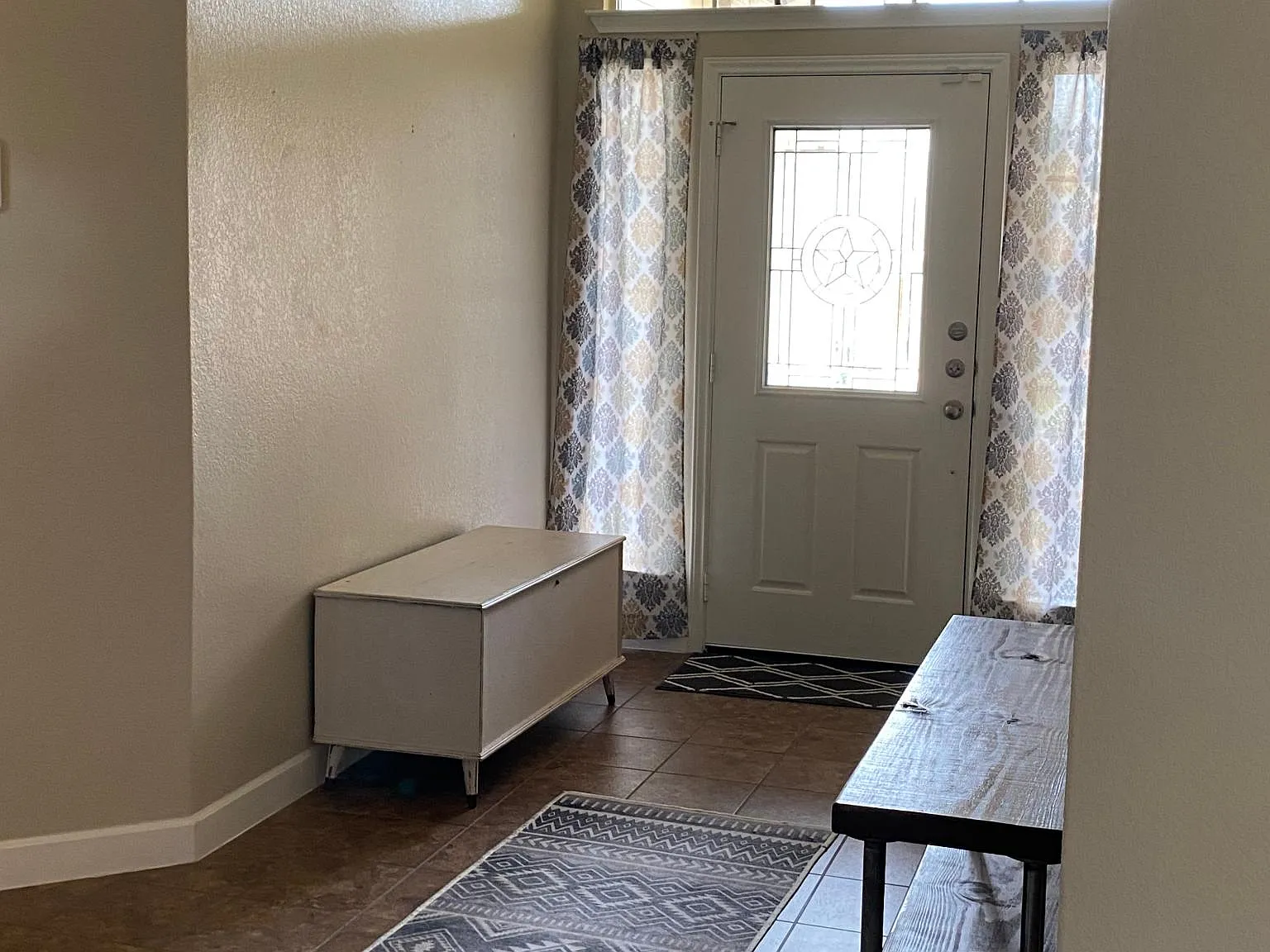 4 bed, 1965 sqft, $2,095 — Photo 3