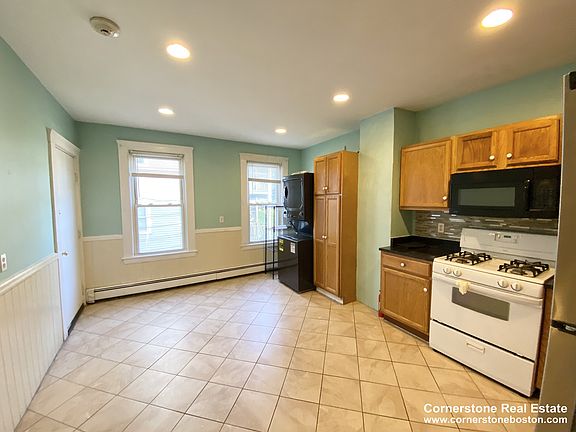 3rd image of 1562 Tremont St #2