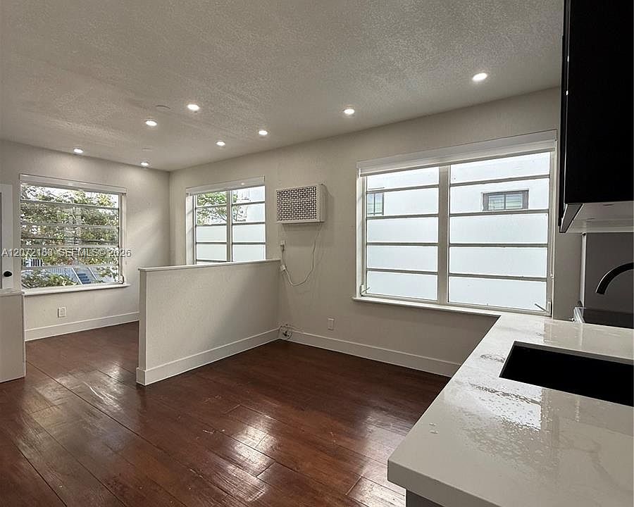 1st image of 723 2nd St #3