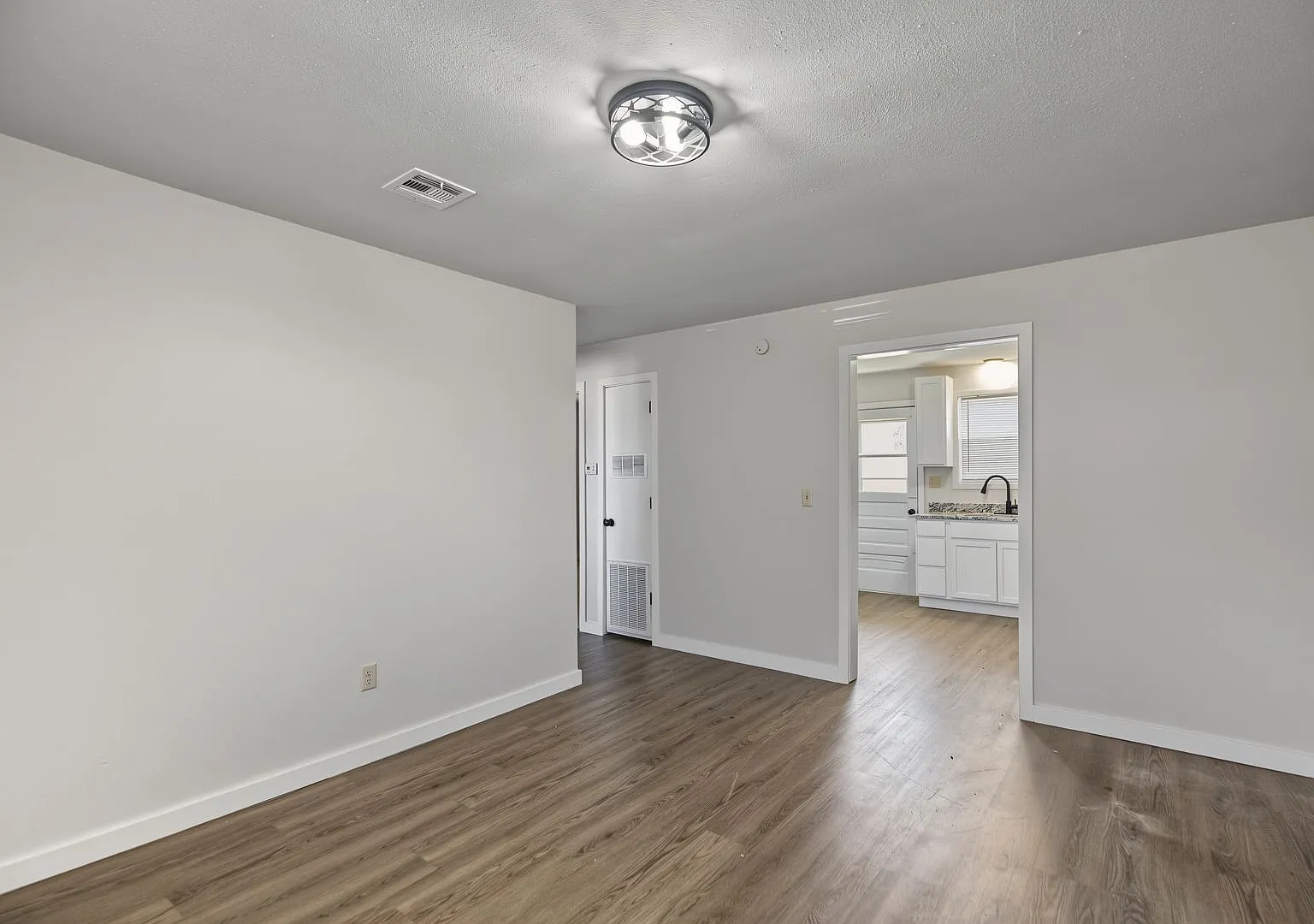 1812 Olrich — Photo 3