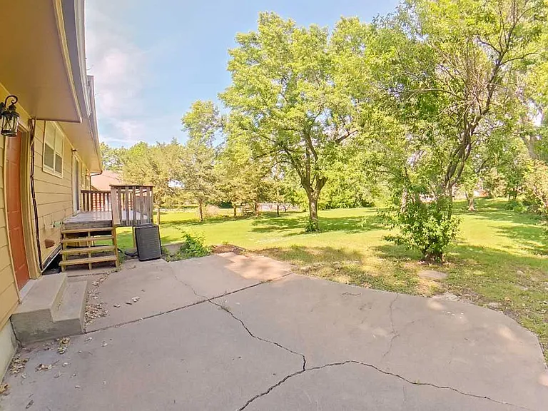2300 Browning Ave — Photo 16