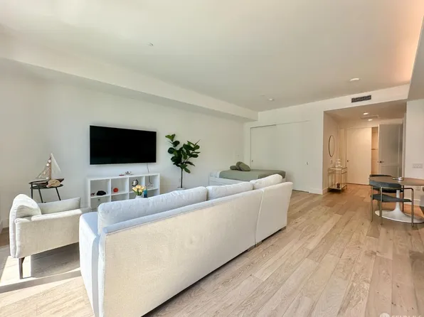 1 Bristol Ct #302, San Francisco, CA 94130