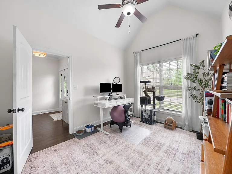404 Sedgwick Ln — Photo 13