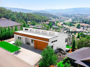 1931 NW Warewood Terrace Ct, Roseburg, OR 97471