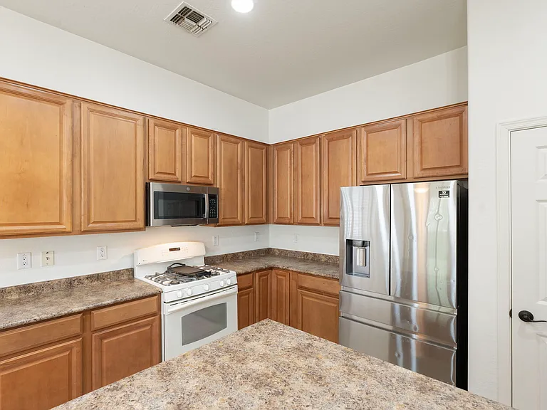8614 W Morten Ave — Photo 10
