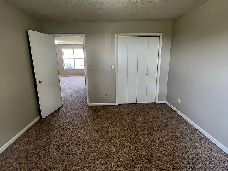 208 Ivie Ln — Photo 10