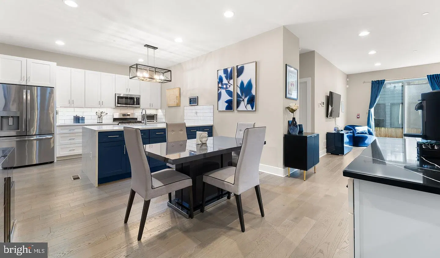 3 bed, 3.0 bath, 2129 sqft, $3,250 — Photo 1