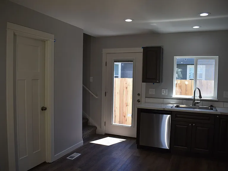 A St Townhomes — Photo 6