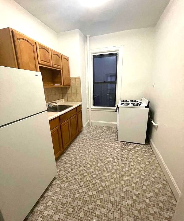 1st image of 27-20 23rd St #2R