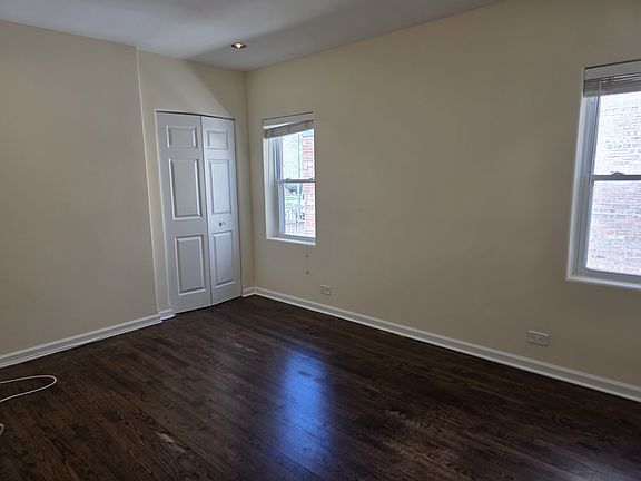 4th image of 10937 S Artesian Ave