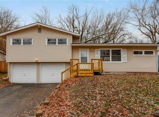 6928 NW Avalon St, Parkville, MO 64152