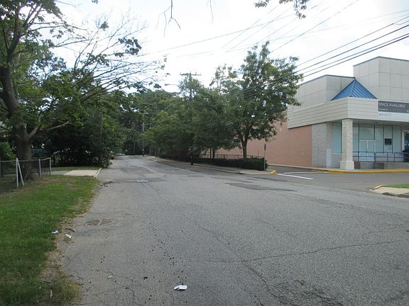 4th image of 11 Pleasant Ave