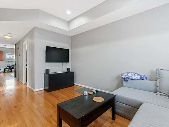 4th image of 2328 N Rockwell St #2