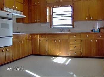 3rd image of 804 N 8th St