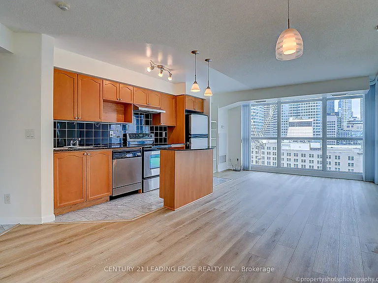 18 Yonge St #1305 — Photo 9
