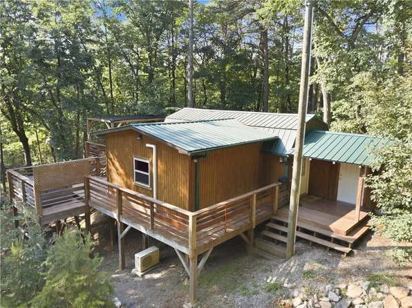225 Overlook Cir, Clarkesville, GA 30523