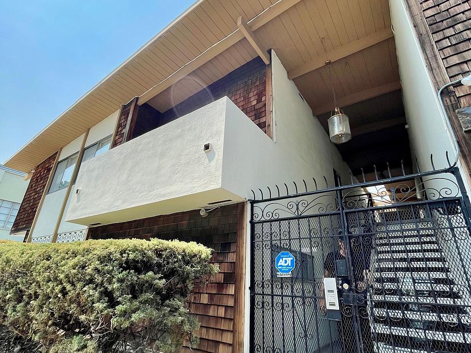 Gated Building