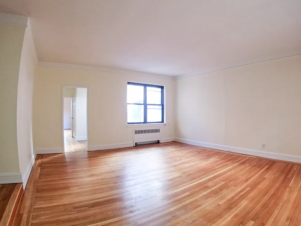 17 E 67th St #5E