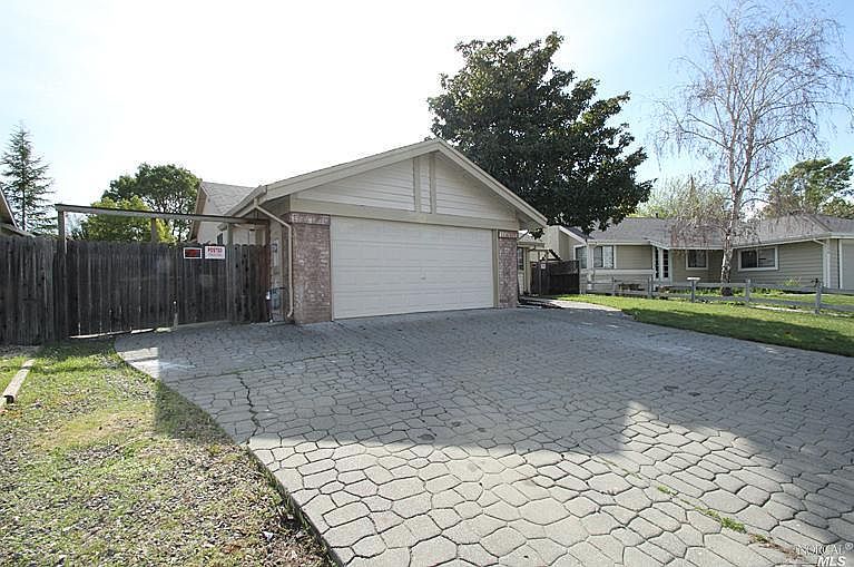 2nd image of 130 Longford Ln