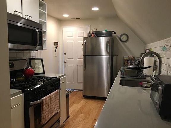 5th image of 1110 W Newport Ave APT 3F