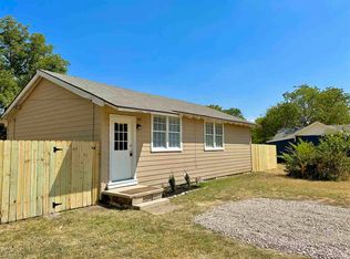 406 SW 6th St, Cache, OK 73527