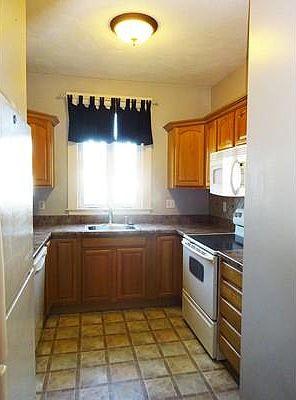 3rd image of 1 King St Unit 102